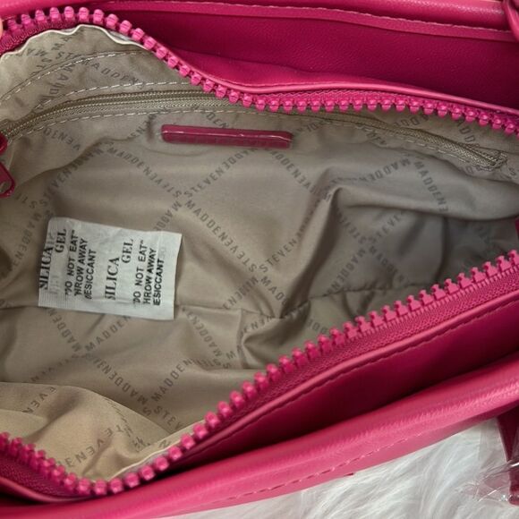 NWT Steve Madden (BZOIA) Crossbody Bag w/AirPod Case & I.D. Card Holder- Fuschia - Picture 10 of 13